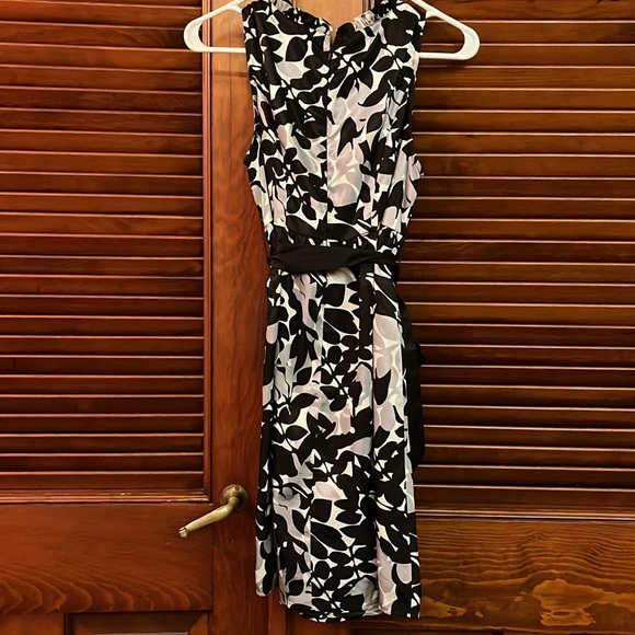 Black and Grey Floral Print Francesca’s Collections Dress - Picture 2 of 3